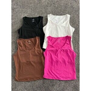 Trendy Queen Tank Tops Lot of 4 Womens M V-Neck Lined Stretch Black White